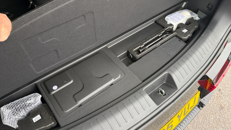 Hyundai SANTA FE 1.6 TGDi Plug-in Hybrid Calligraphy 5dr 4WD Auto Estate